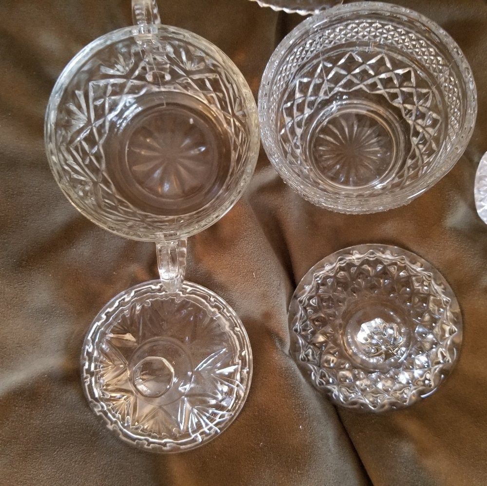 Elegant Crystal Glassware Set - Picture 4 of 10
